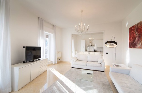 Rione III Colonna Apartment | CHARMING APARTMENT PIAZZA DI SPAGNA/TREVI FOUNTAIN OVERLOOKING QUIRINALE