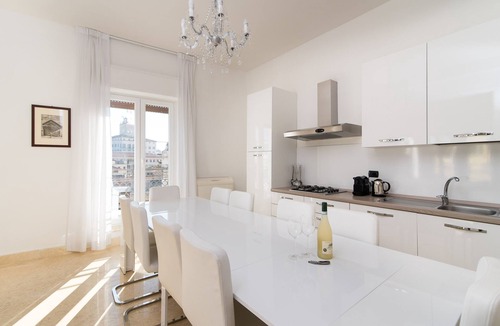 Rione III Colonna Apartment | CHARMING APARTMENT PIAZZA DI SPAGNA/TREVI FOUNTAIN OVERLOOKING QUIRINALE