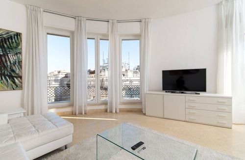 Rione III Colonna Apartment | CHARMING APARTMENT PIAZZA DI SPAGNA/TREVI FOUNTAIN OVERLOOKING QUIRINALE