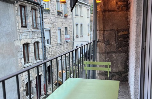 Besancon Old Town Apartment | Charming apartment with balcony