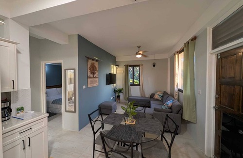 Mero Apartment | Charming apartment with spectacular sunset views and short trip to the beach.
