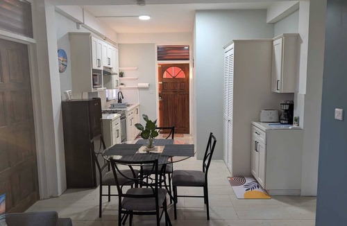 Mero Apartment | Charming apartment with spectacular sunset views and short trip to the beach.