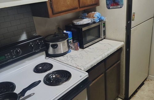 Bedford Apartment | Charming apartment with AC in the heart of Toledo