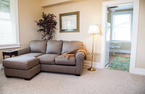 Forest Hills Apartment | Charming apt in lovely east Forest Hills suburb of Pgh w/AC, WiFi US OPEN