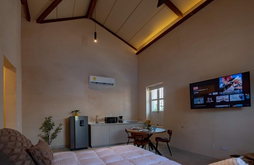 Barrio Centro Hostel | Charming Apt Suite 2 in a Colonial House with Pool