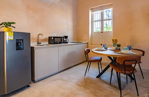 Barrio Centro Hostel | Charming Apt Suite 2 in a Colonial House with Pool