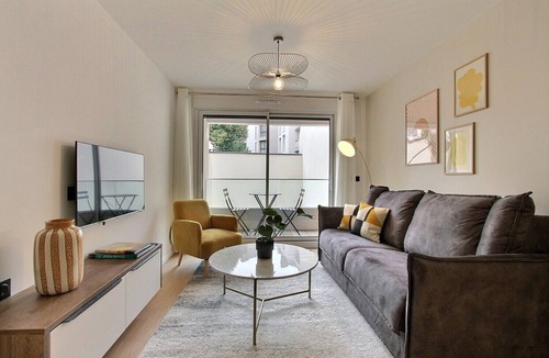 Grenelle Apartment | Charming apt with balcony near Champs de Mars, AC, elevator, insurance incl.