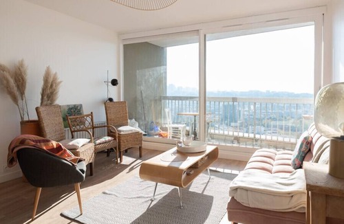Flandres Apartment | Charming Apt With Balcony Near La Villette