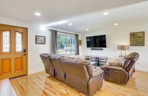 Arlington House | Charming Arlington Home w/Hot Tub & Fenced Yard!
