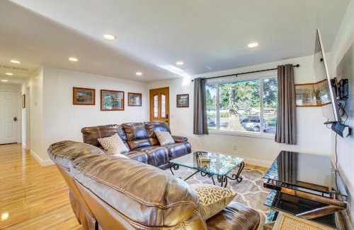 Arlington House | Charming Arlington Home w/Hot Tub & Fenced Yard!