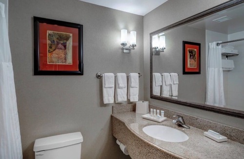 National Hills Hotel | Charming Audacious Augusta Room