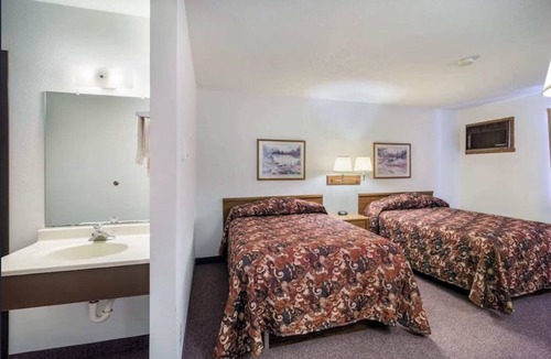 Medora Bed & Breakfast | Charming B&B Loacated actual driving 30 MILES FROM MEDORA AND PARK ENTERANCEi-94