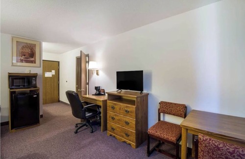 Medora Bed & Breakfast | Charming B&B Loacated actual driving 30 MILES FROM MEDORA AND PARK ENTERANCEi-94