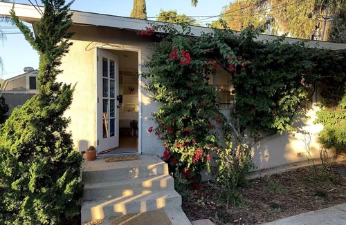 Los Feliz House | Charming back house in walkable Los Feliz