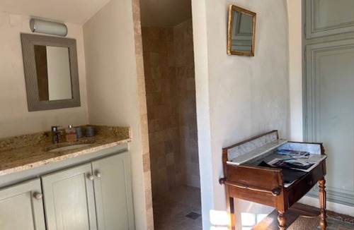 Lourmarin Apartment | Charming Balcony Studio in Lourmarin village with a view on the Chateau