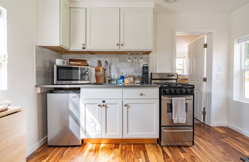 West Woodland Cottage | Charming Ballard Cottage Retreat with Cozy Fireplace