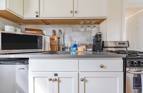 West Woodland Cottage | Charming Ballard Cottage Retreat with Cozy Fireplace