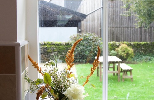 Hurdlow Cottage | Charming barn Conversion with 2 Bedrooms in beautiful Peak District countryside. Sleeps 4.