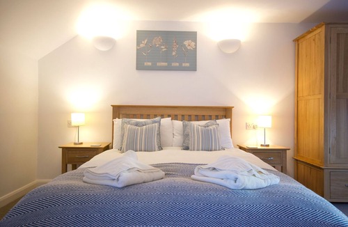 Hurdlow Apartment | Charming barn Conversion with 1 Double Bedroom in the beautiful Peak District countryside. Sleeps 2