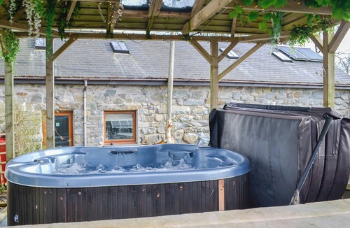 Criccieth Cottage | Charming barn conversion with hot tub and walks from the door.
