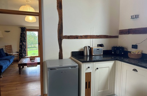 Hartfield House | Charming barn in the centre of Hartfield, home village of Winnie the Pooh!