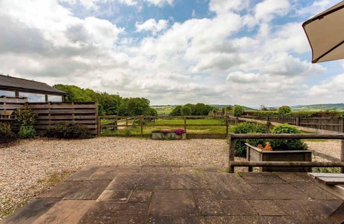 Corsham House | Charming Barn Lodge w/Countryside Views