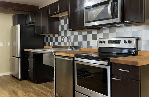 Trumansburg Apartment | Charming Barn Studio - Sleeps 4