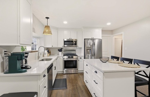 Maryville Cottage | Charming Basecamp for Knoxville, Smokies & Dragon