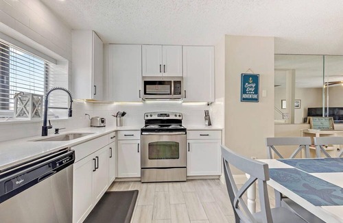 Jacksonville Beach House | Charming Beach Townhome