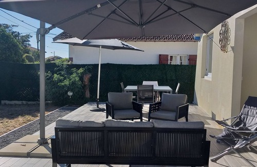 Biscarrosse Plage House | Charming Beachside House in Biscarrosse - Sleeps 6, Garden & Terrace
