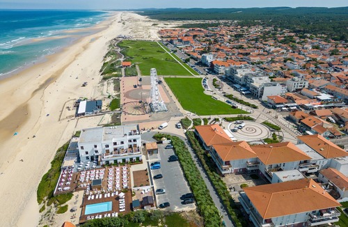 Biscarrosse Plage House | Charming Beachside House with Pool and Parking Near Surf and Amenities