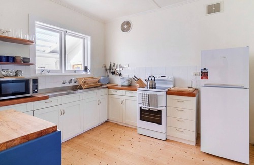 Port Macdonnell House | Charming Beachside Stay in Port MacDonnell