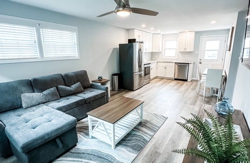 Southend House | ~Charming Beach Block Bungalow ~ Steps to the Ocean