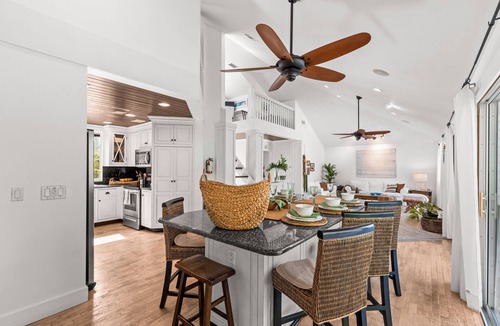 Summerplace Cottage | Charming Beach Cottage, 100 Steps to the Beach. Pet friendly. King Bed.