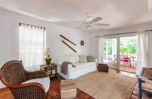 Summerplace Cottage | Charming Beach Cottage, 100 Steps to the Beach. Pet friendly. King Bed.