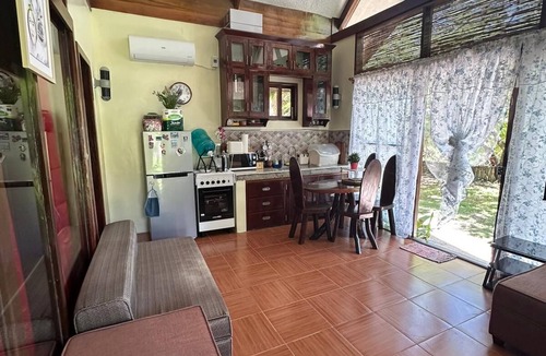 Catangnan Villa | Charming beach front villa for 2 guess max, with Starlink internet in GL