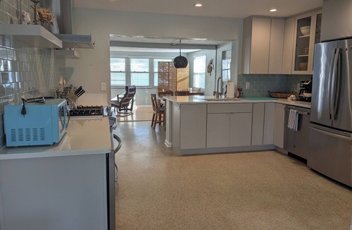 Roberta Heights In Oakdale Park House | Charming beach house in Ormond By The Sea. Third house from the beach. 2B/2B