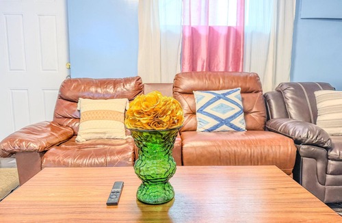 Queens House | Charming Beach Room