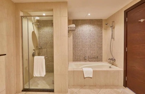 Al-Fujairah Hotel | Charming Beachfront Escape w/Balcony Overlooking the Ocean