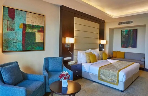 Al-Fujairah Hotel | Charming Beachfront Escape w/Balcony Overlooking the Ocean