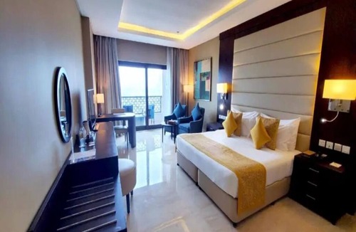 Al-Fujairah Hotel | Charming Beachfront Escape w/Balcony Overlooking the Ocean