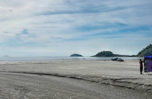 Indaia Apartment | Charming beachfront guesthouse on Pedra Selada Beach, perfect for relaxing!