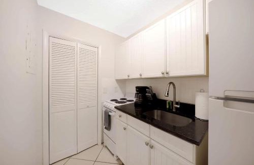 Singer Island House | Charming Beachside Bungalow with Private Courtyard Near Singer Island, West Palm Beach, Florida