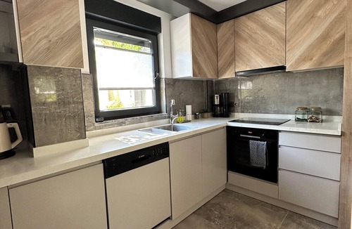 Kemer Mahallesi Apartment | Charming Beachside Apartment with Private Garden