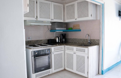 Douglas House | Charming beachside 1-bed - SAND DOLLAR