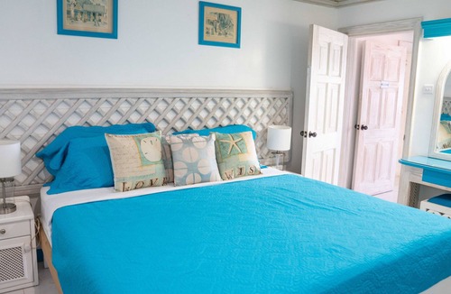 Douglas House | Charming beachside 1-bed - SAND DOLLAR