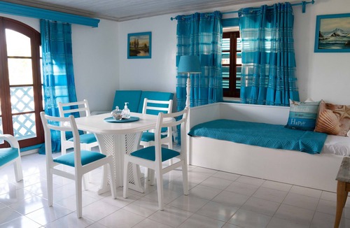Douglas House | Charming beachside 1-bed - SAND DOLLAR