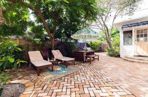 Parrot Cove Cottage | Charming Beachy-Bohemian Cottage in Historic Area.