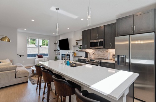 Barths House | Charming beautiful 3-bedroom townhome with WiFi and AC in Wheat Ridge