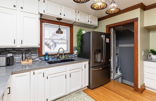 Beaverdale House | Charming Beaverdale 4BR/2BA in central DSM - Safe & Cozy